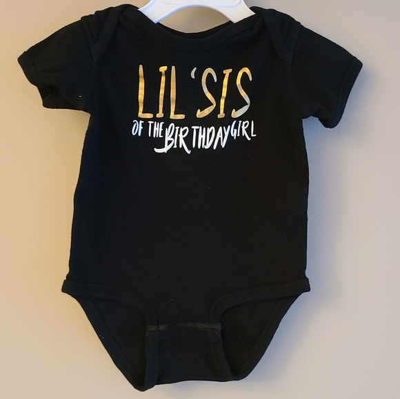 Black "Lil' Sis of the Birthday Girl" onesie/bodysuit - Picture 1 of 2